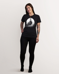 Muninn plucking feathers T-Shirt