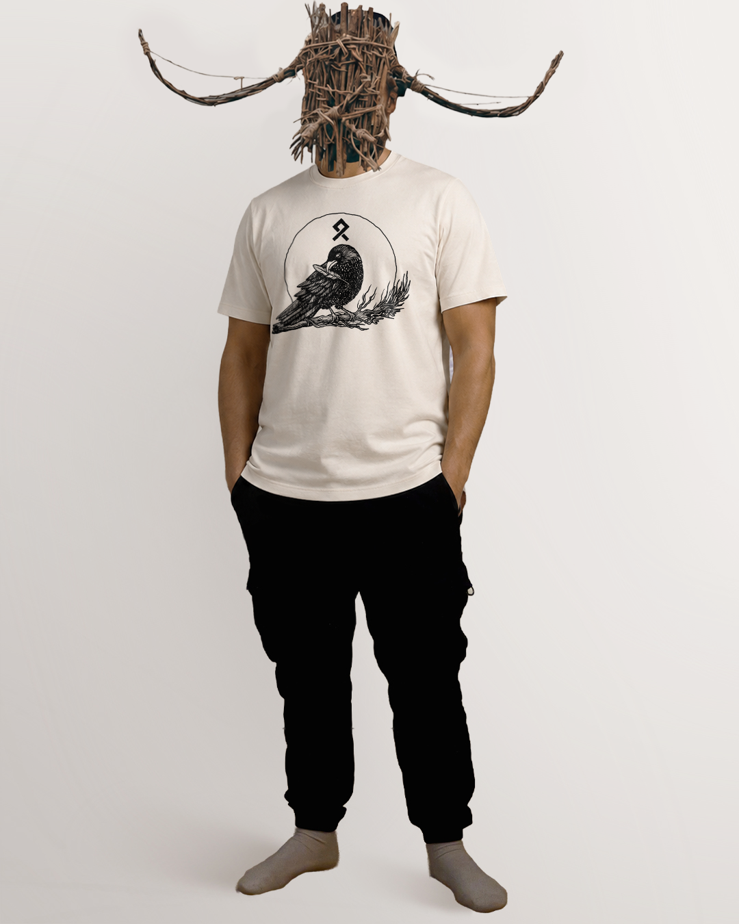 Muninn plucking feathers T-Shirt