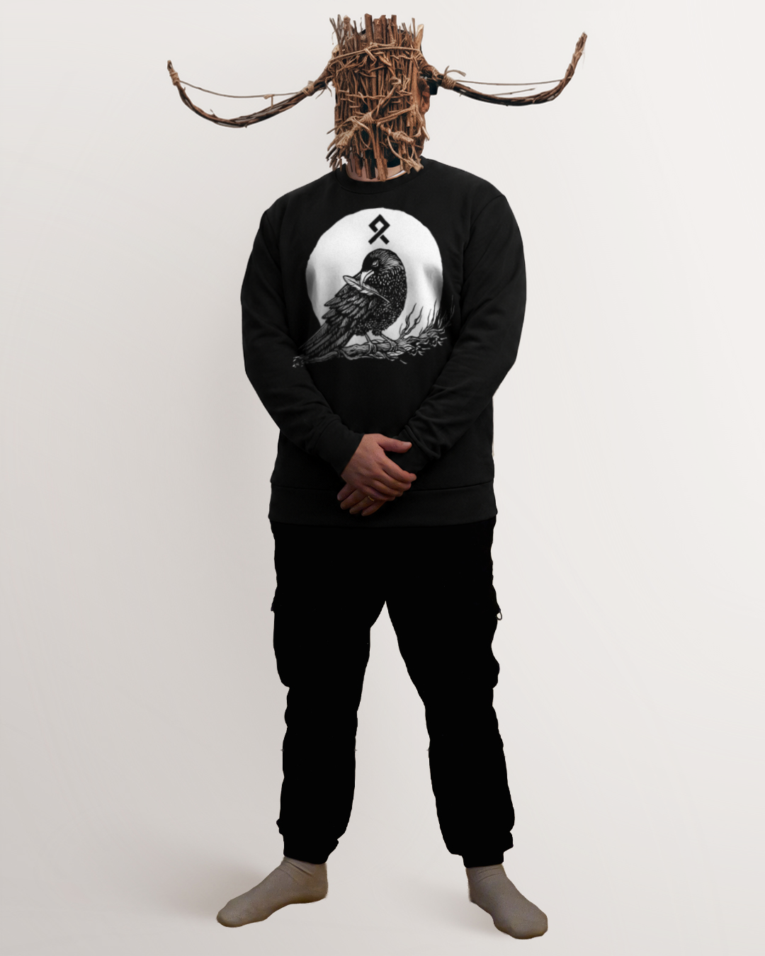 Muninn plucking feathers Sweatshirt