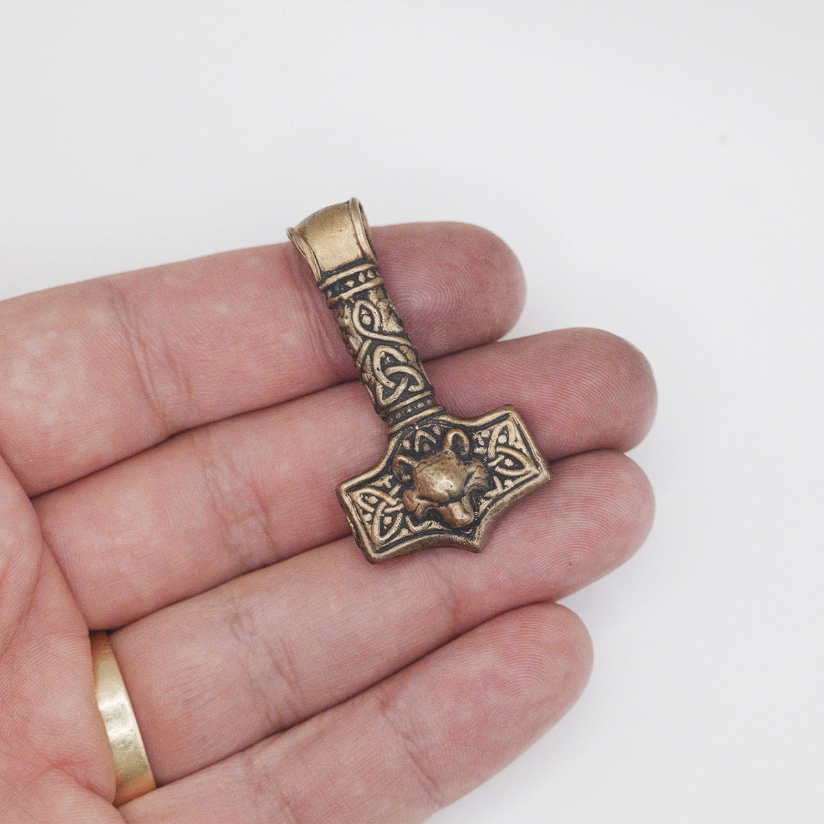 Fylgja Wolf Mjölnir