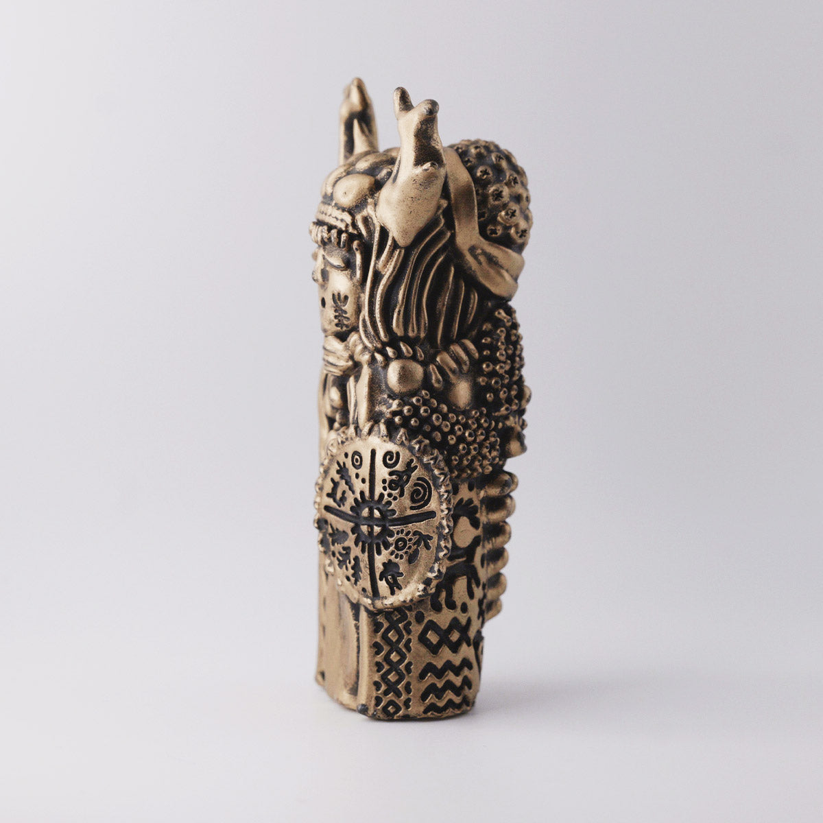 Raun Statue