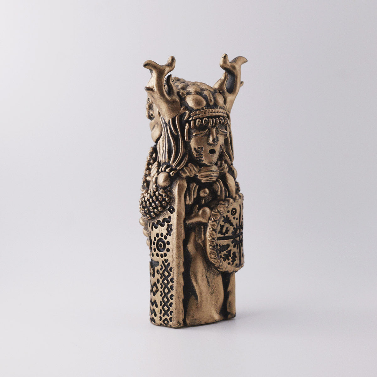 Raun Statue