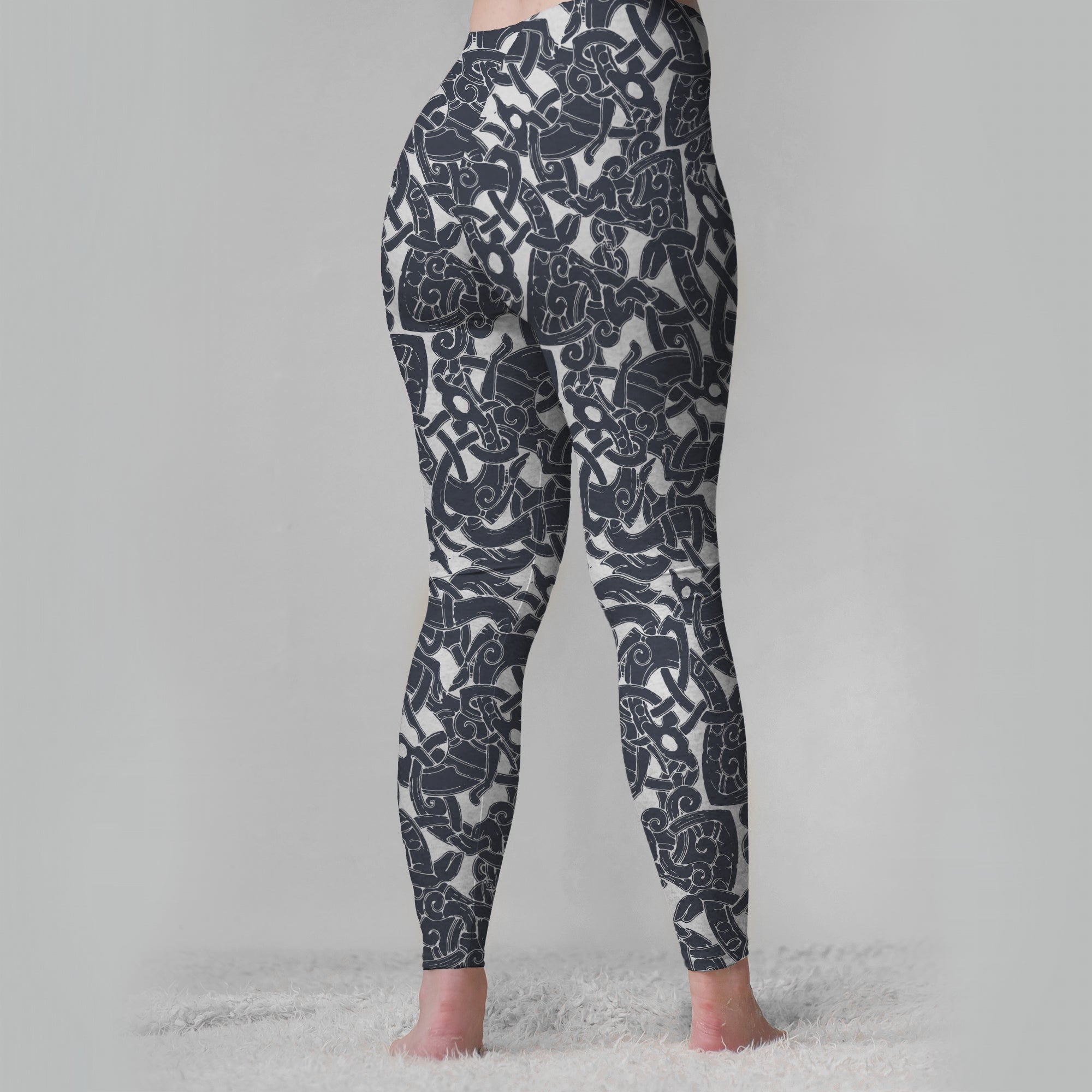 Jelling Wolf Pattern Leggings